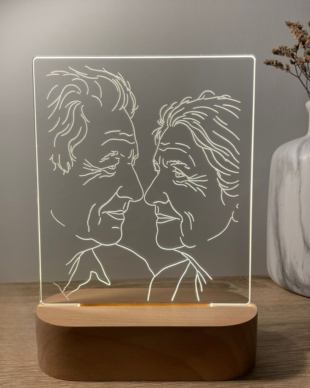 AuraLine™ — Line-Art Lampe